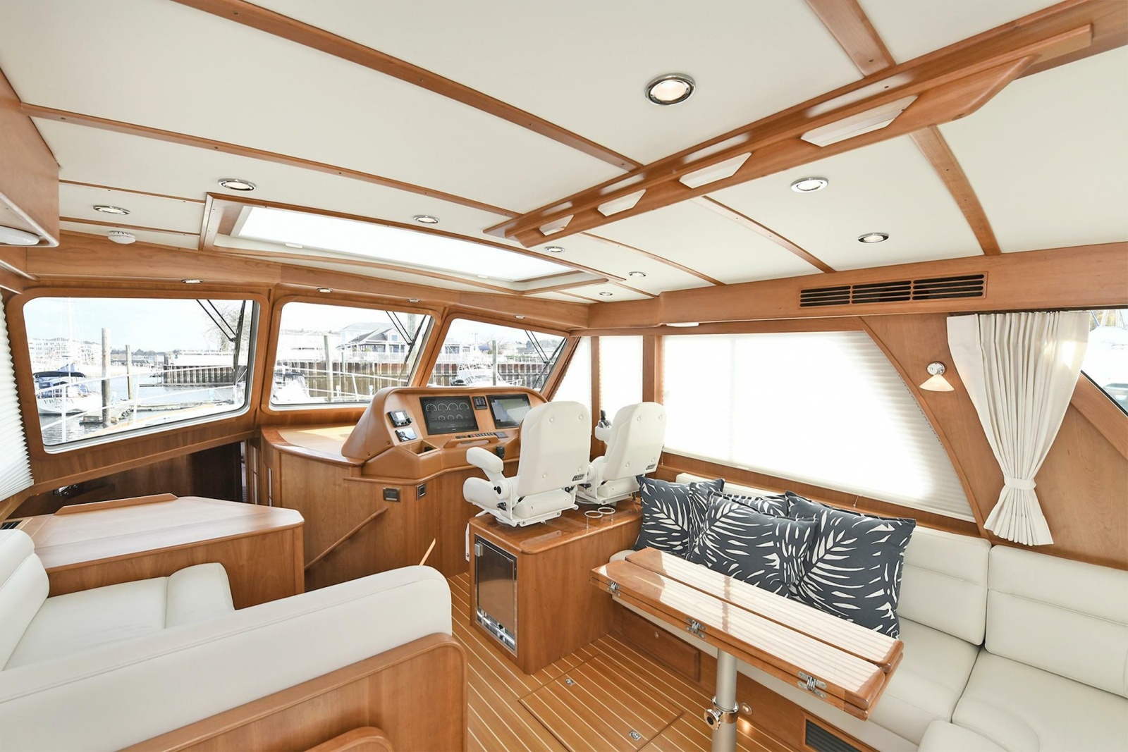 2021 Sabre 48 Salon Express