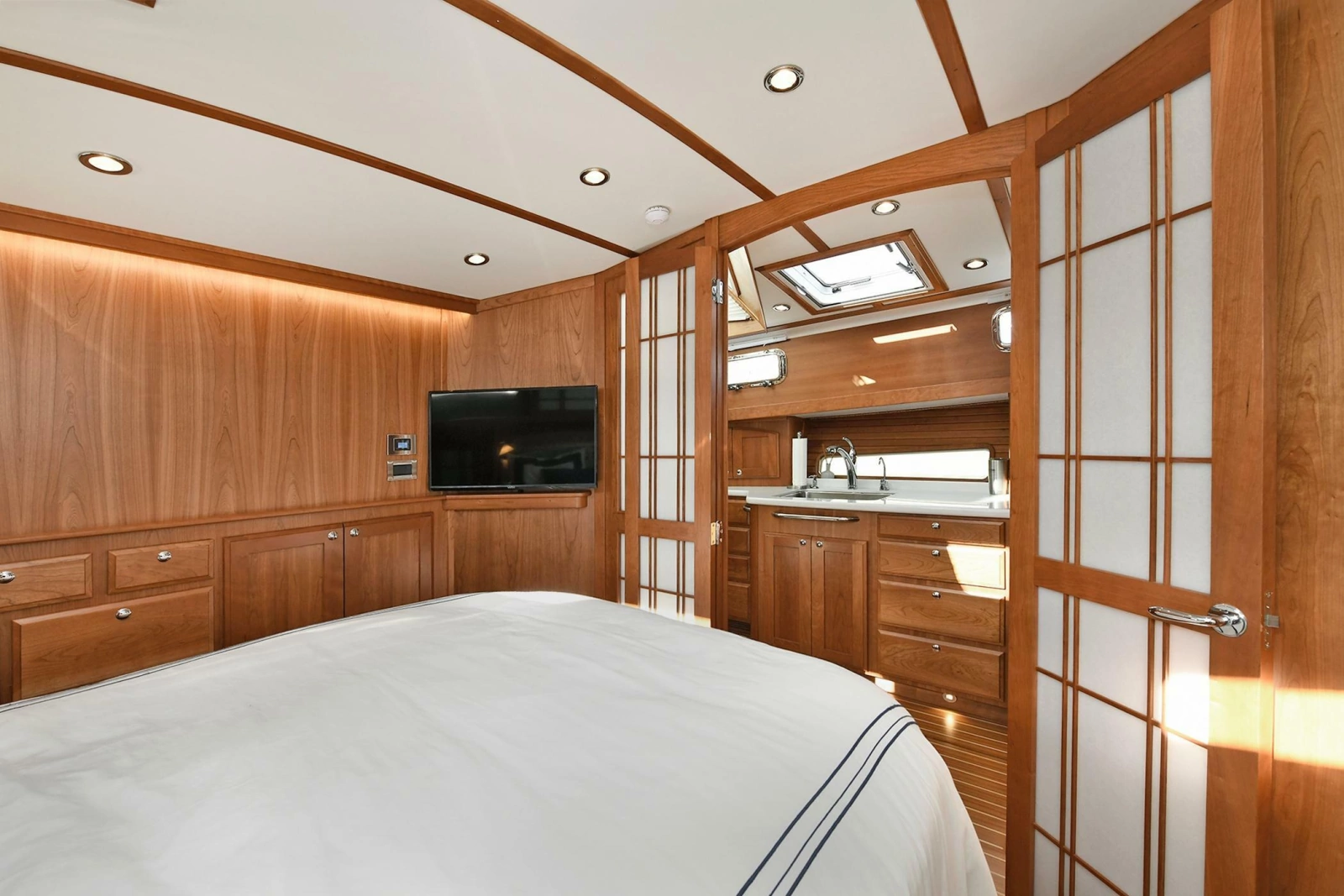 2021 Sabre 48 Salon Express