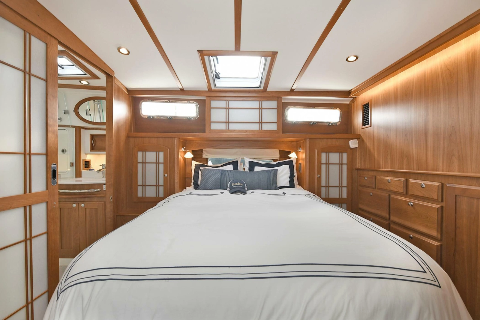 2021 Sabre 48 Salon Express