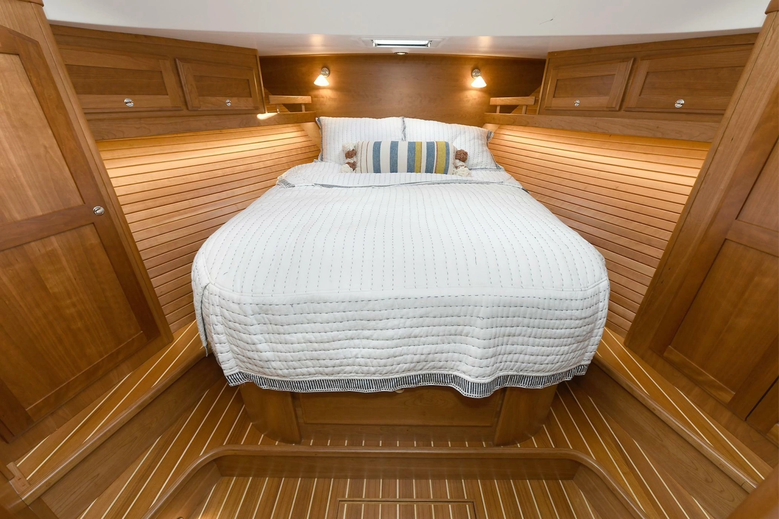 2021 Sabre 48 Salon Express