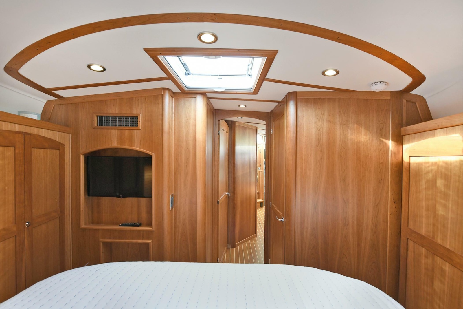 2021 Sabre 48 Salon Express