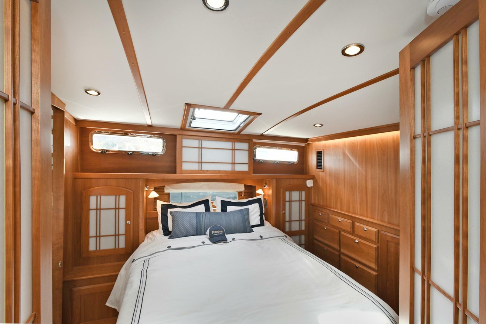 2021 Sabre 48 Salon Express