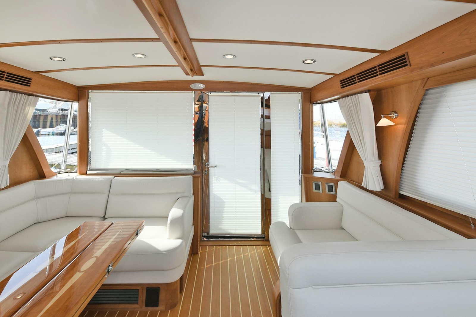 2021 Sabre 48 Salon Express