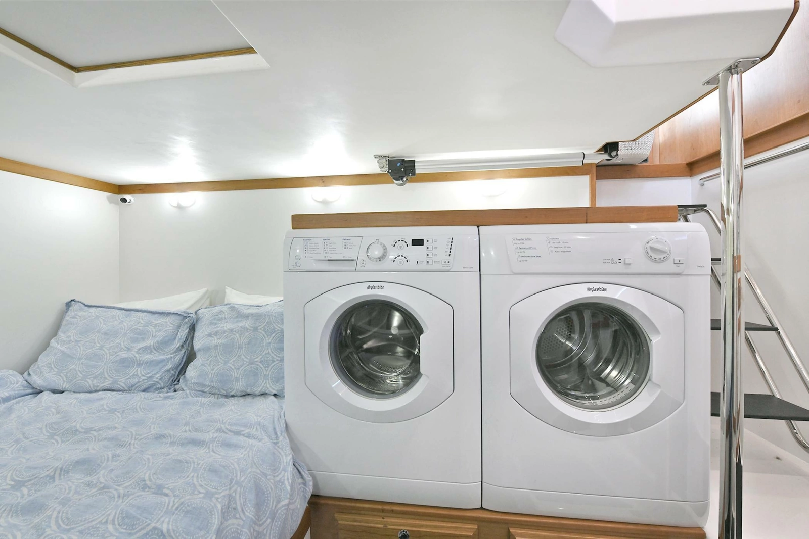 2021 Sabre 48 Salon Express