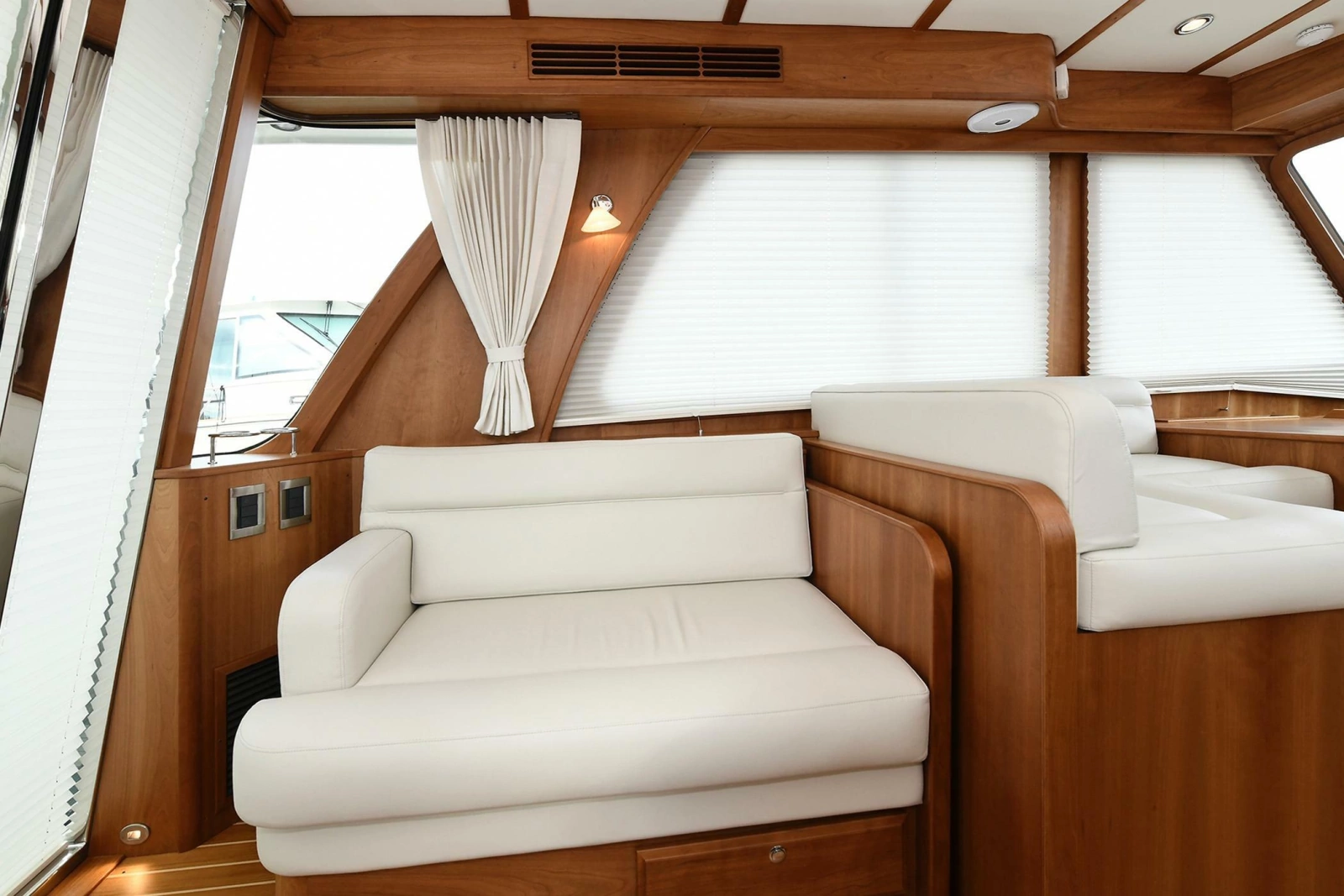 2021 Sabre 48 Salon Express