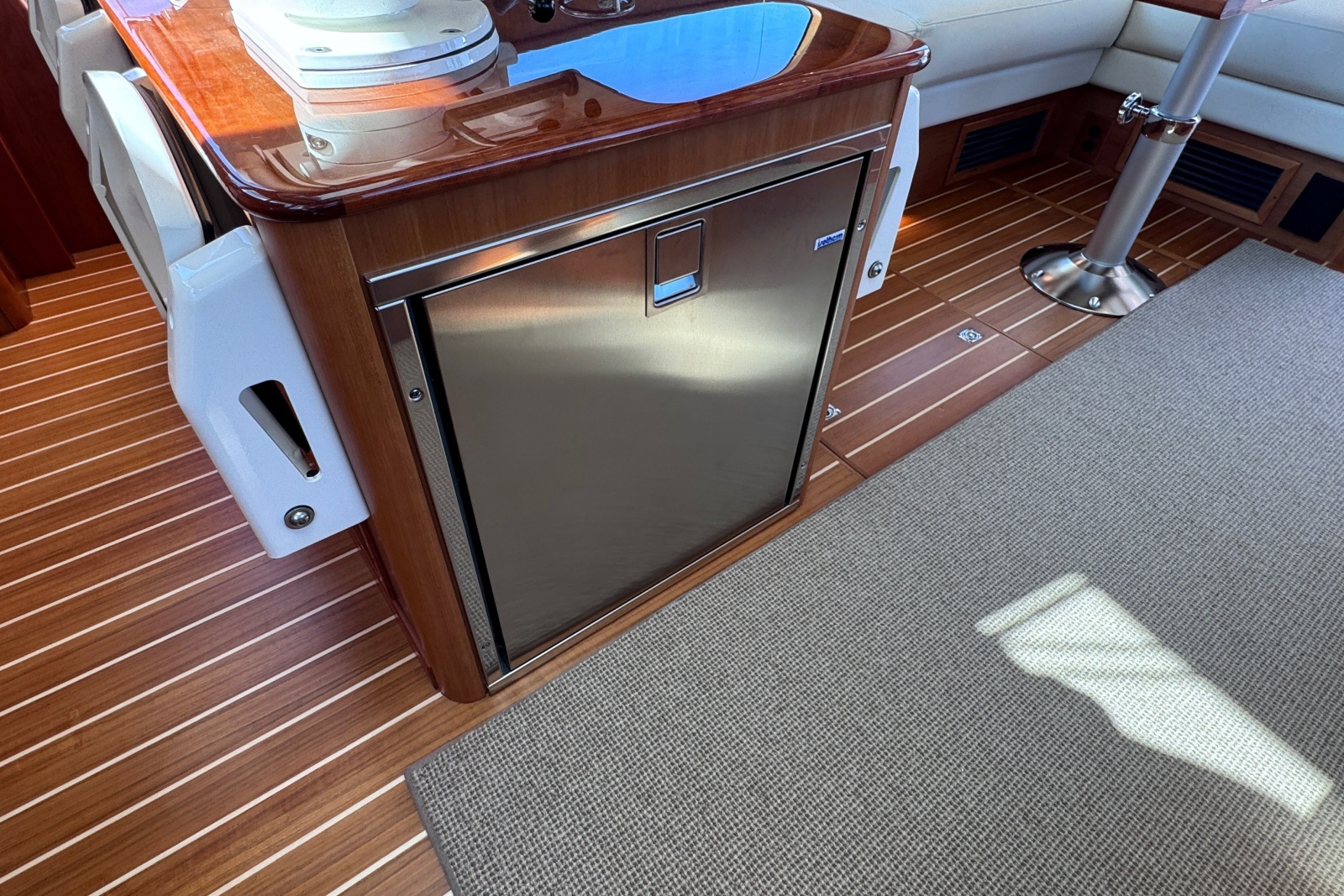 2024 Sabre 48 Salon Express