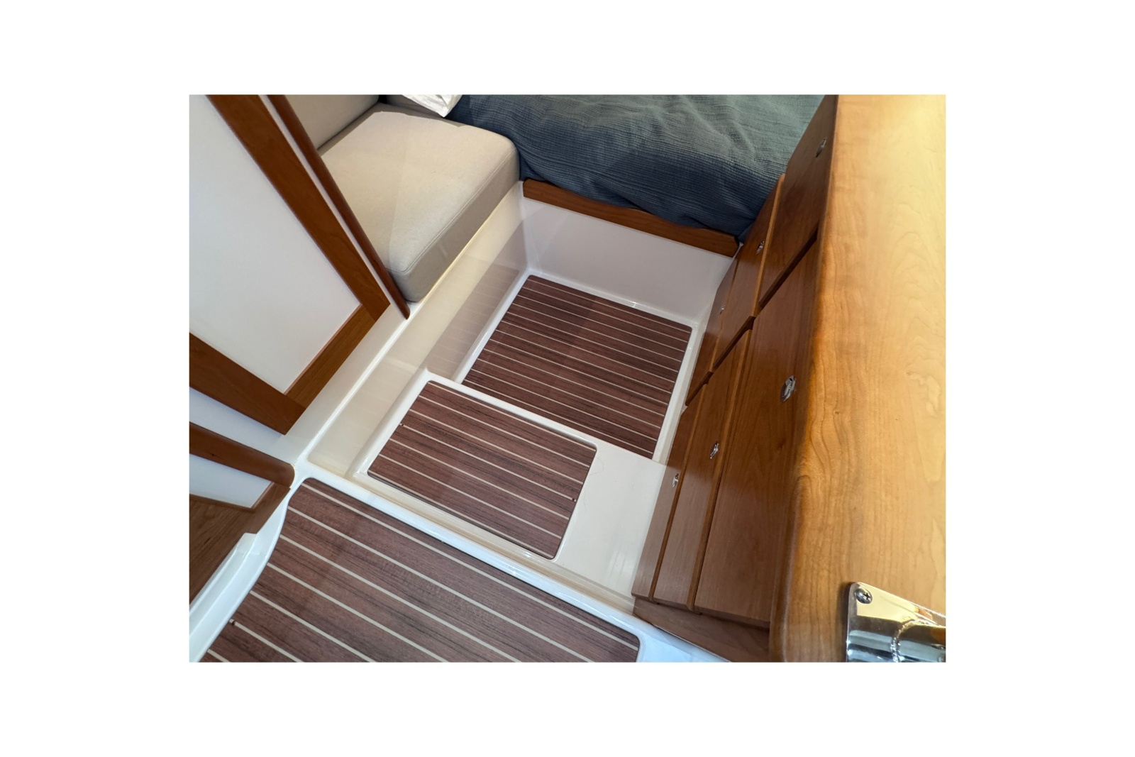 2024 Sabre 48 Salon Express