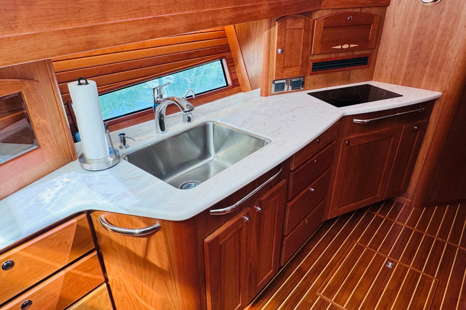 2024 Sabre 48 Salon Express
