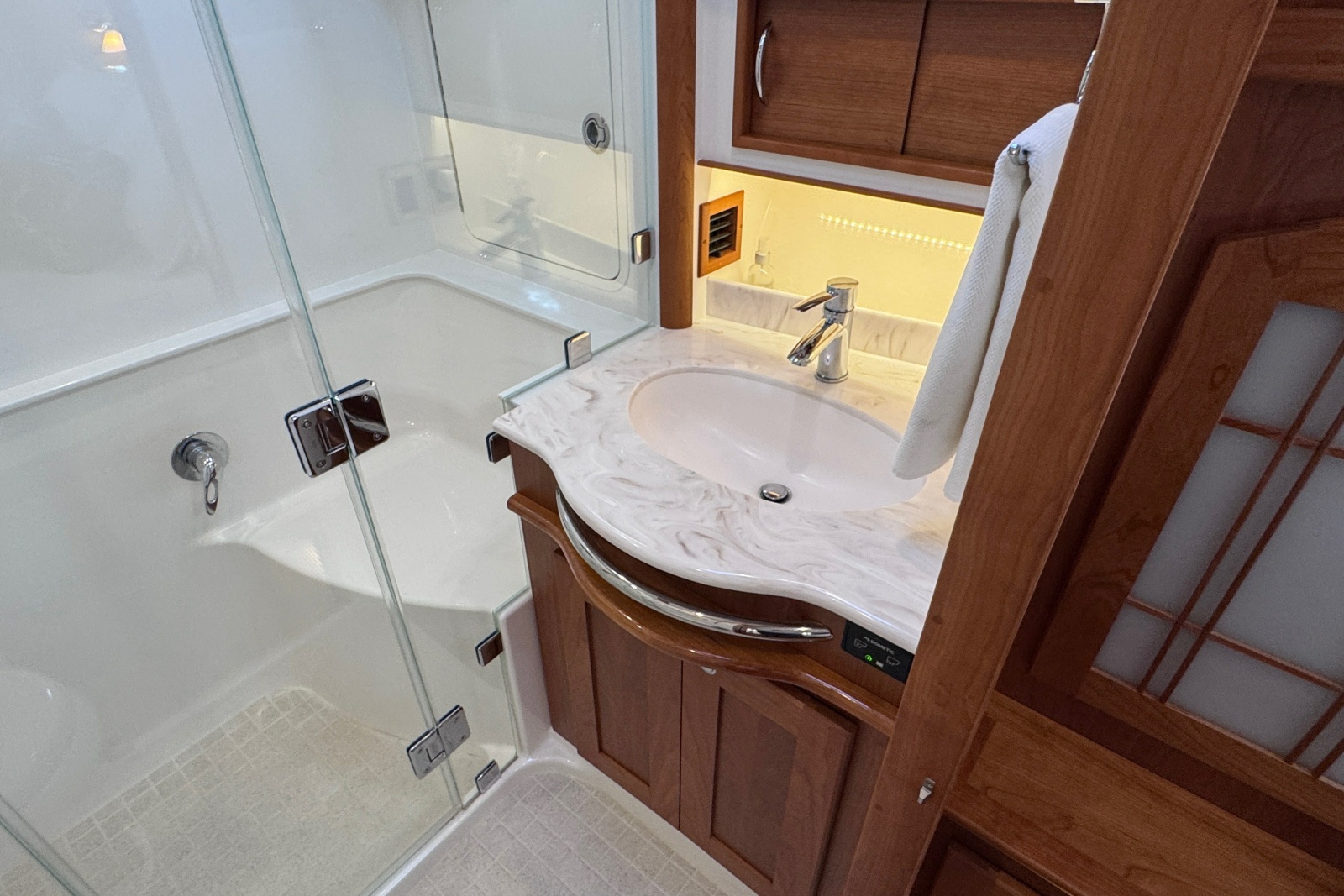2024 Sabre 48 Salon Express