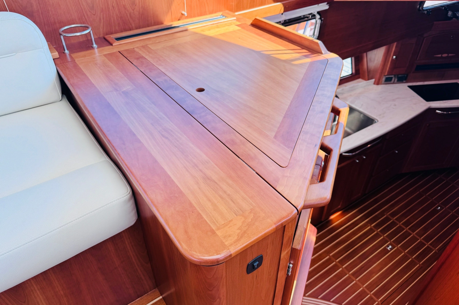2024 Sabre 48 Salon Express