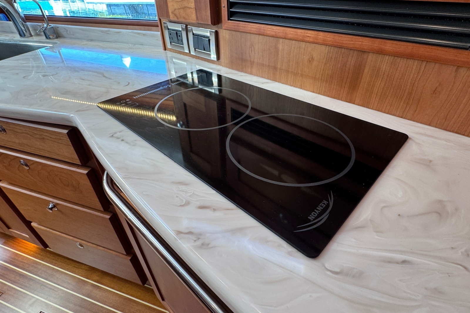 2024 Sabre 48 Salon Express