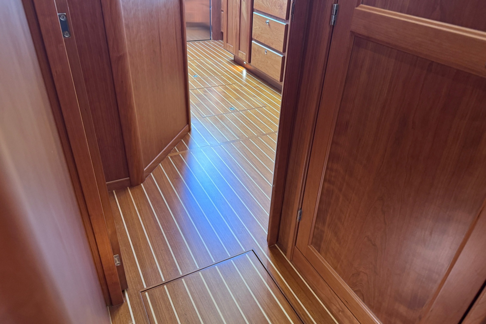 2024 Sabre 48 Salon Express