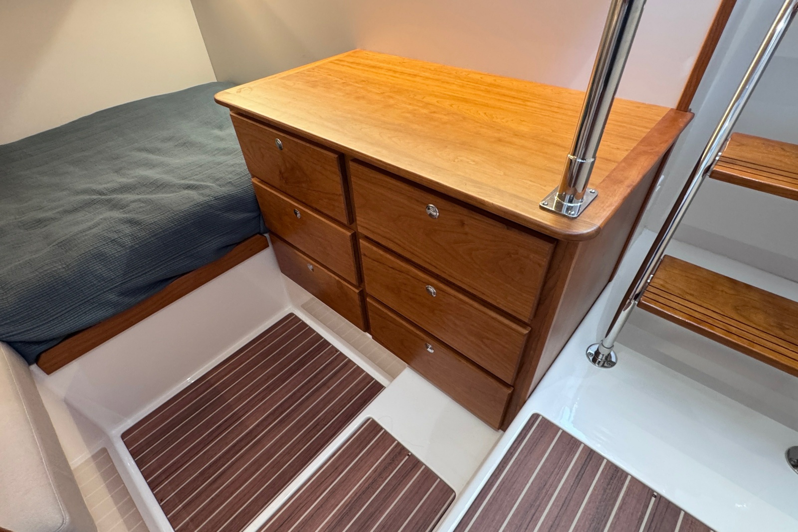 2024 Sabre 48 Salon Express