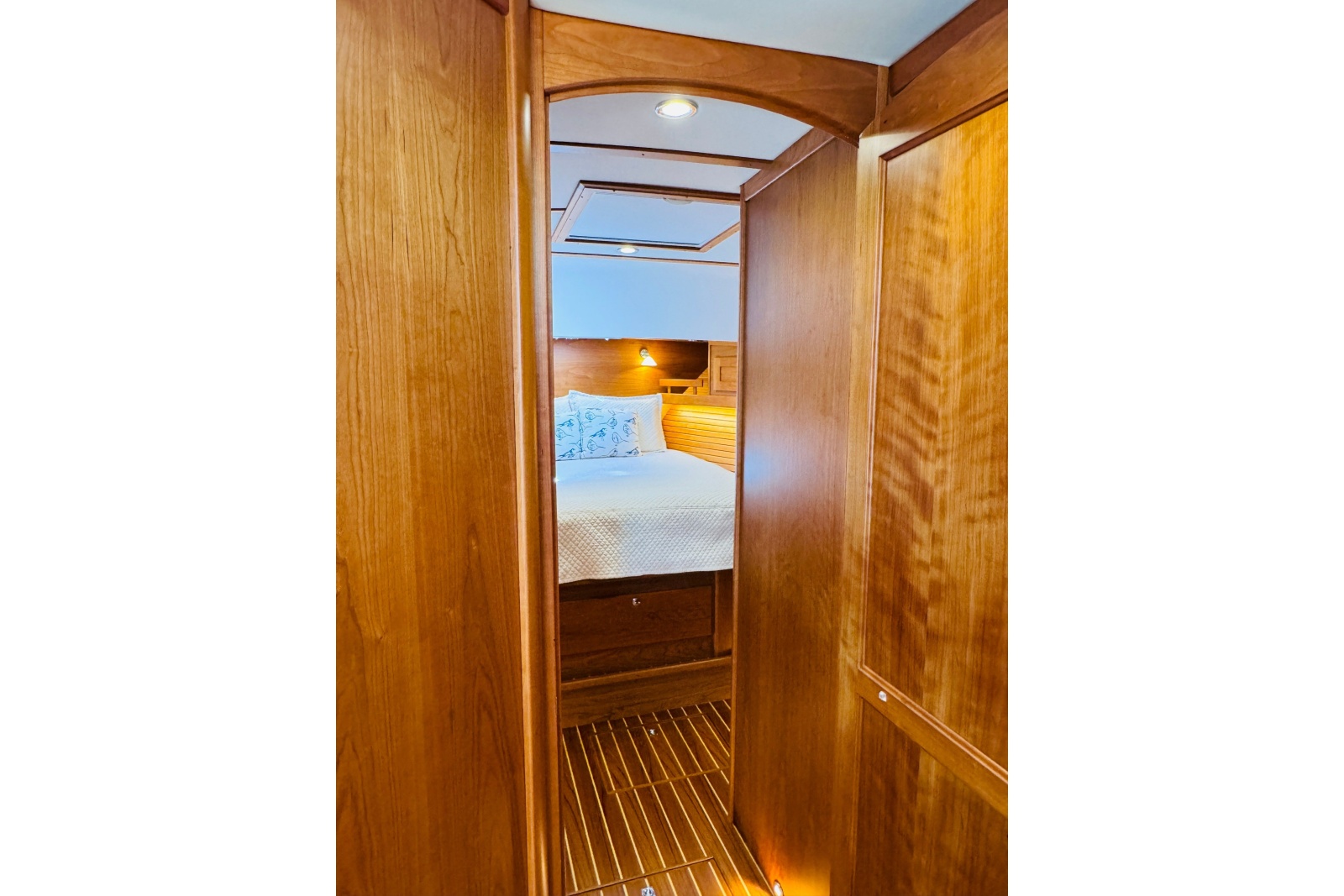2024 Sabre 48 Salon Express