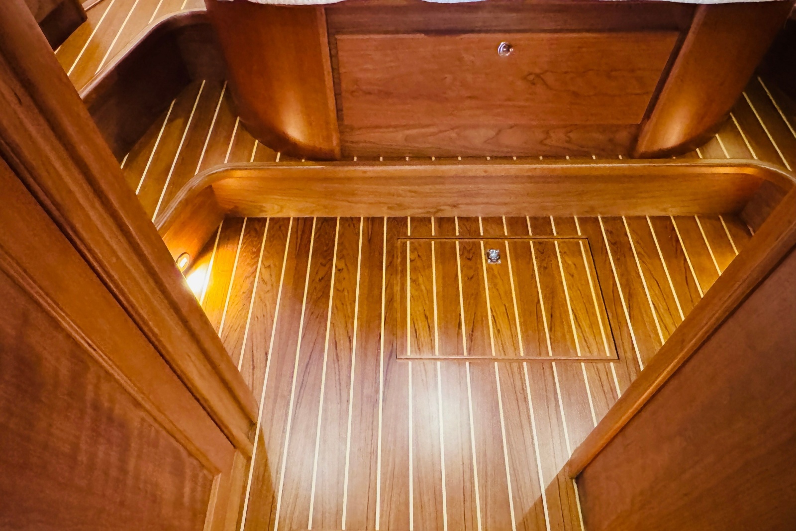 2024 Sabre 48 Salon Express