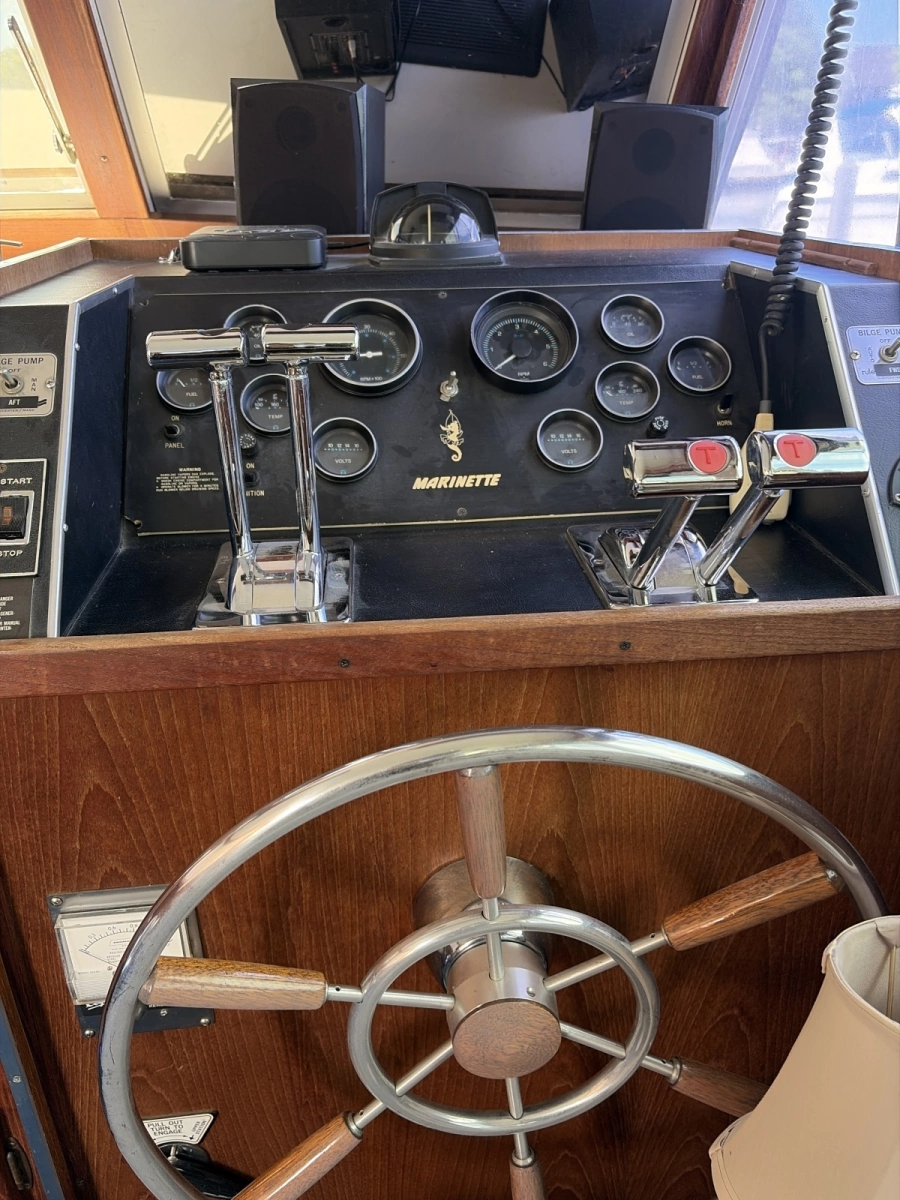1985 Marinette 39 DC
