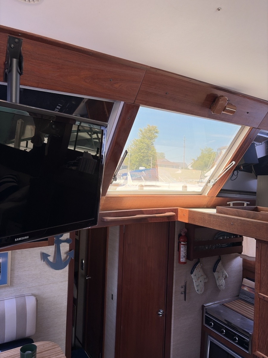 1985 Marinette 39 DC