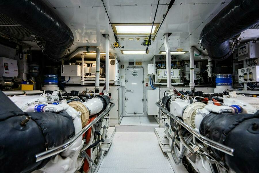 2001 Intermarine 