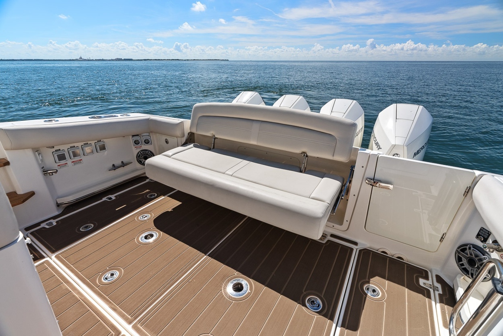 2020 Boston Whaler 380 Realm
