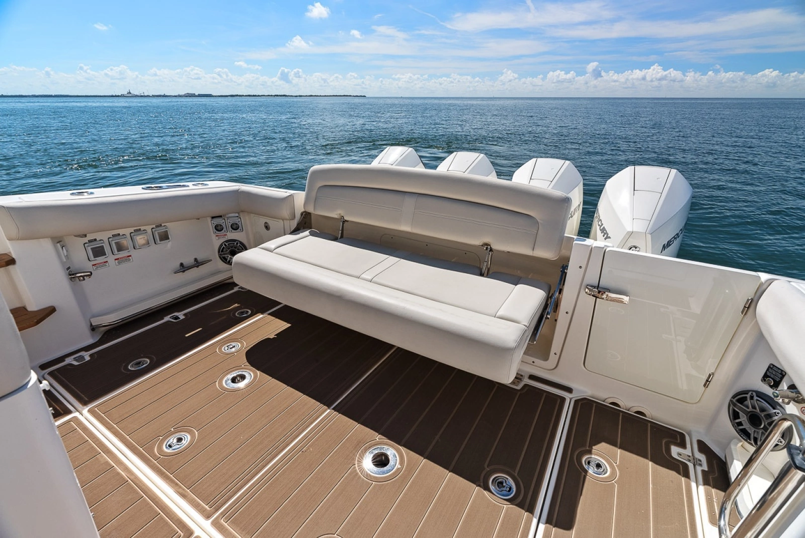 2020 Boston Whaler 380 Realm