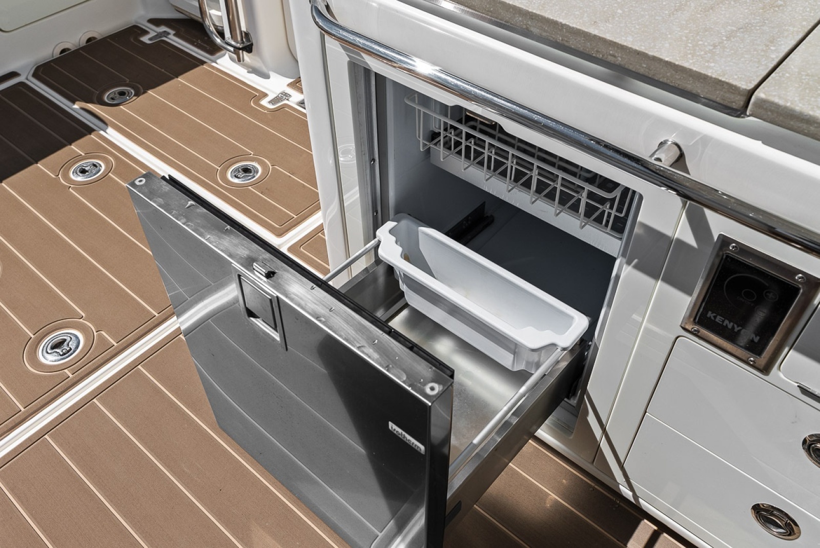 2020 Boston Whaler 380 Realm