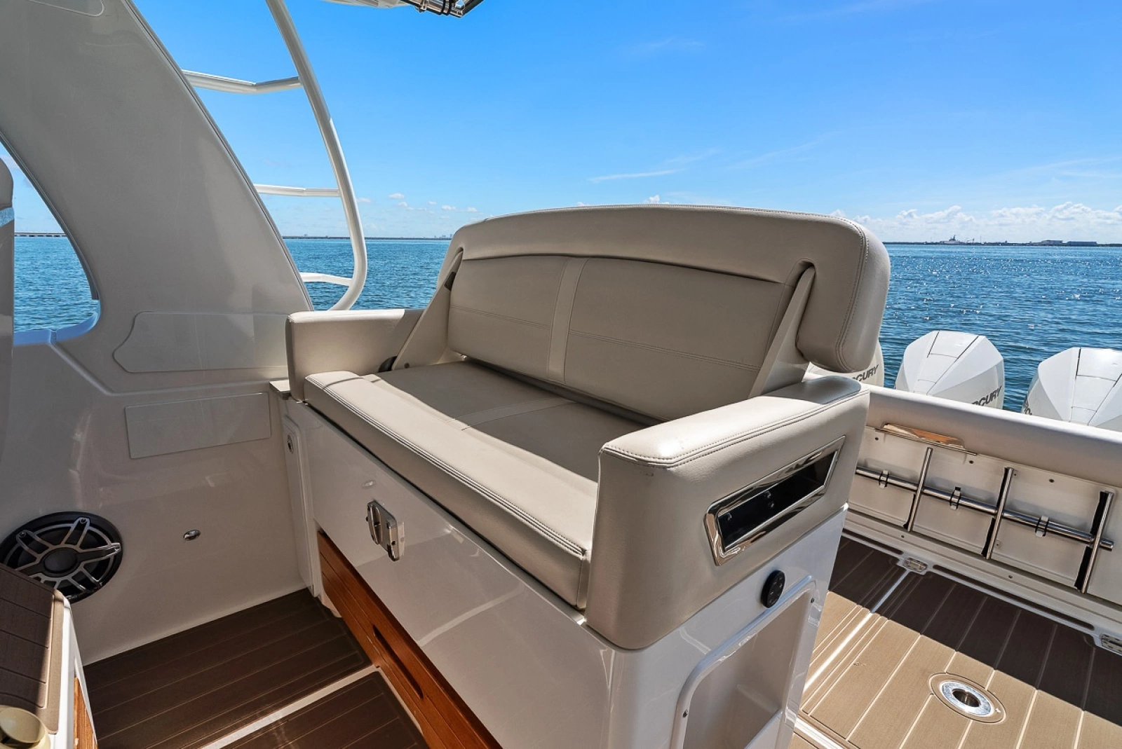 2020 Boston Whaler 380 Realm