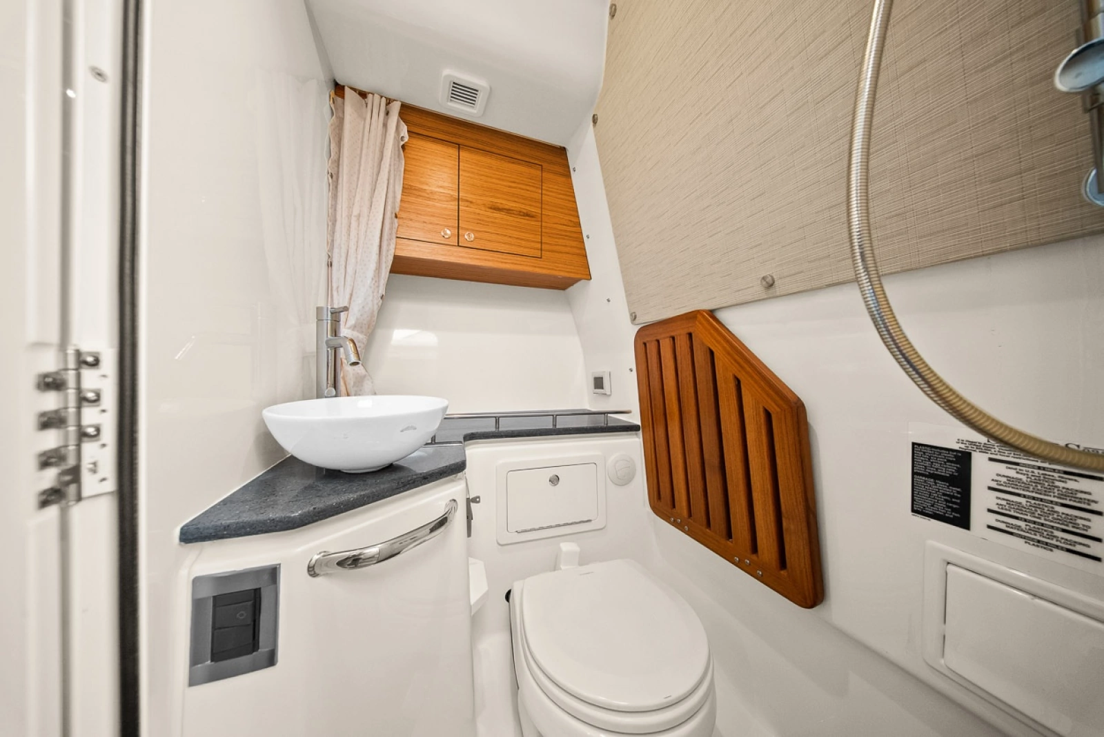 2020 Boston Whaler 380 Realm