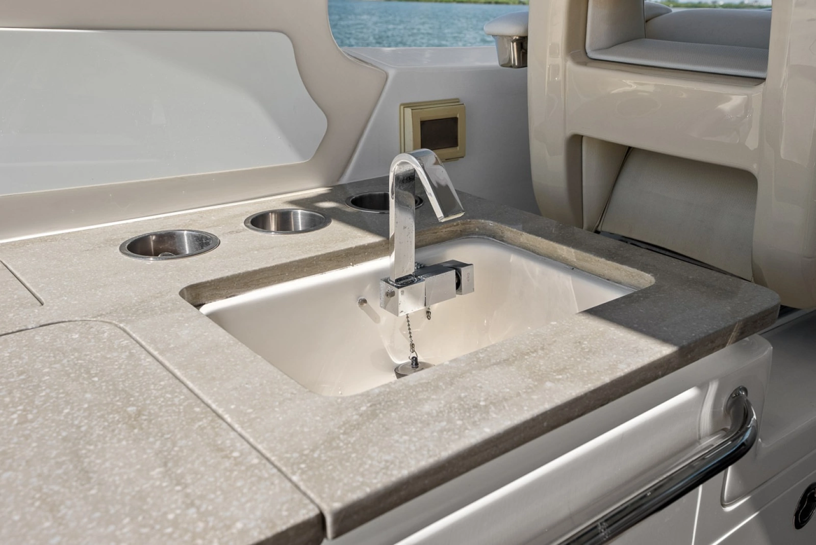 2020 Boston Whaler 380 Realm