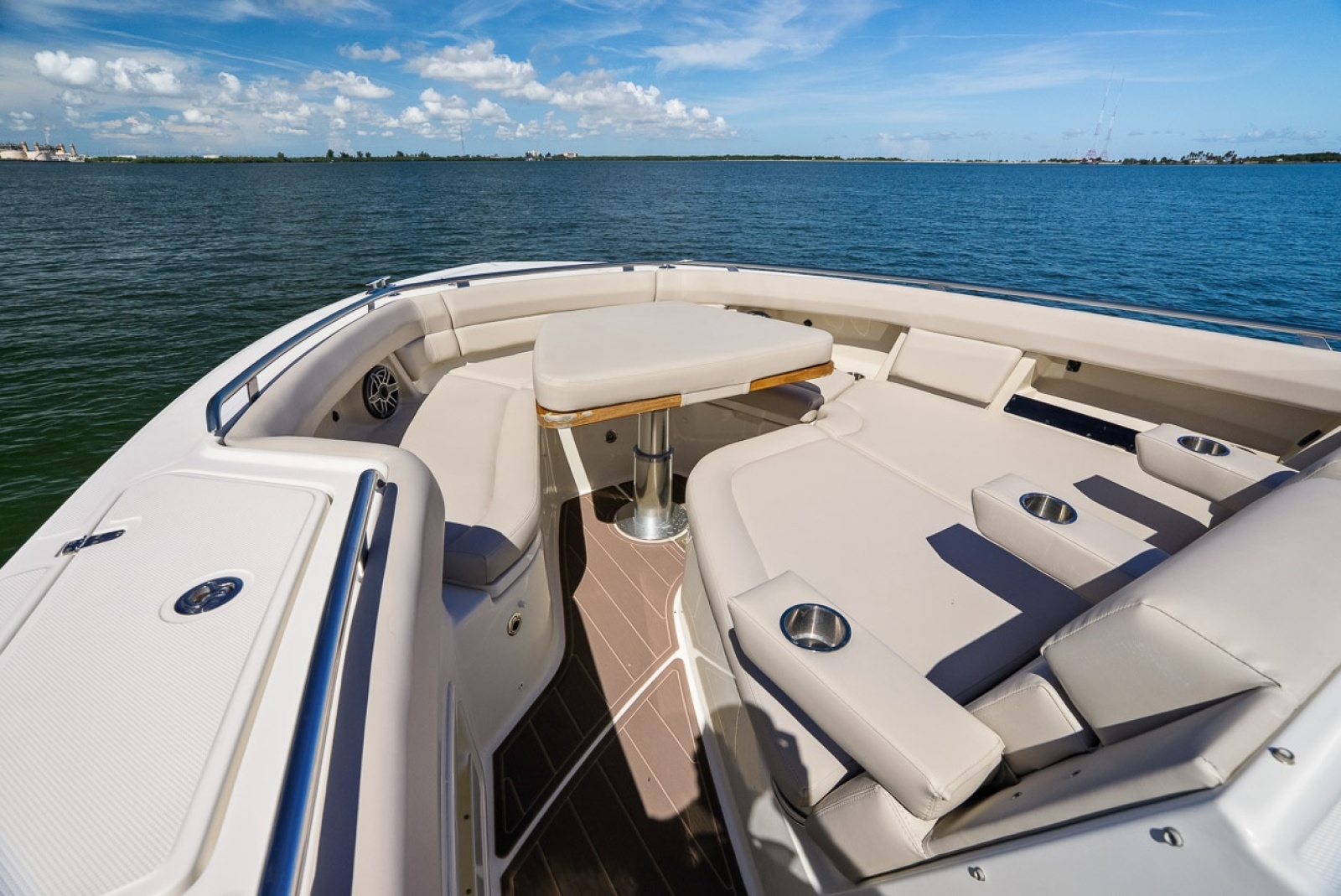 2020 Boston Whaler 380 Realm