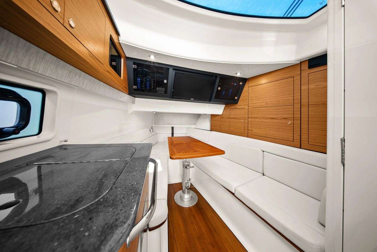 2020 Boston Whaler 380 Realm
