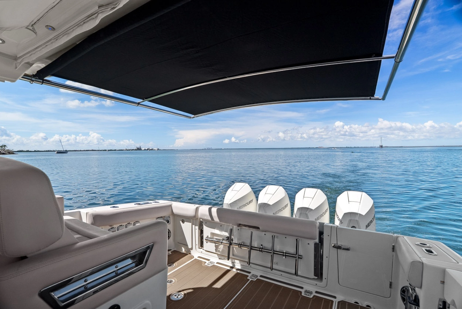 2020 Boston Whaler 380 Realm