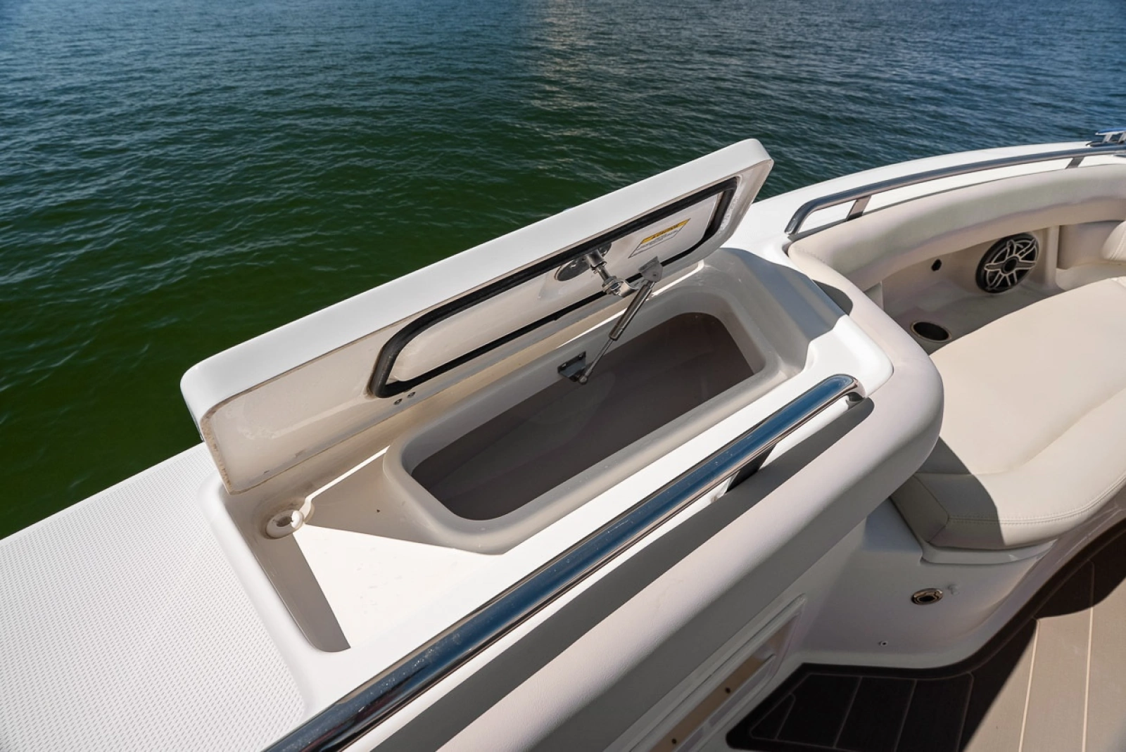 2020 Boston Whaler 380 Realm