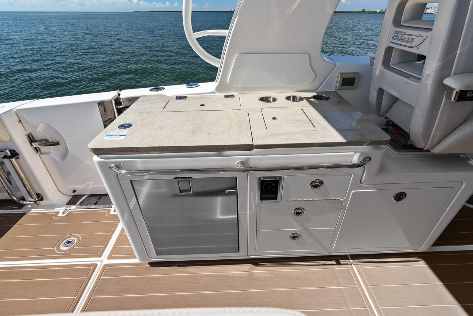 2020 Boston Whaler 380 Realm