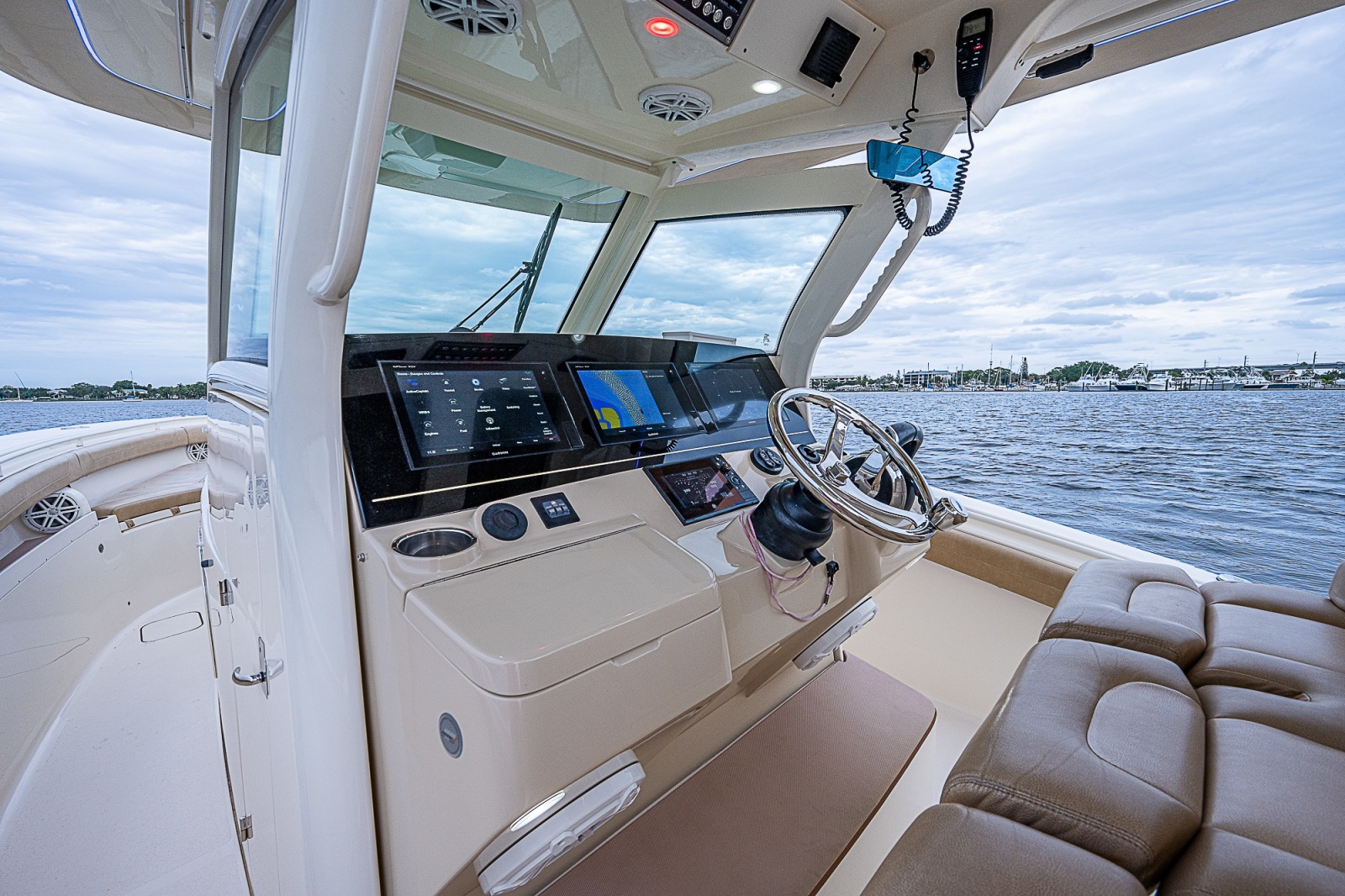 2018 Scout 355 LXF