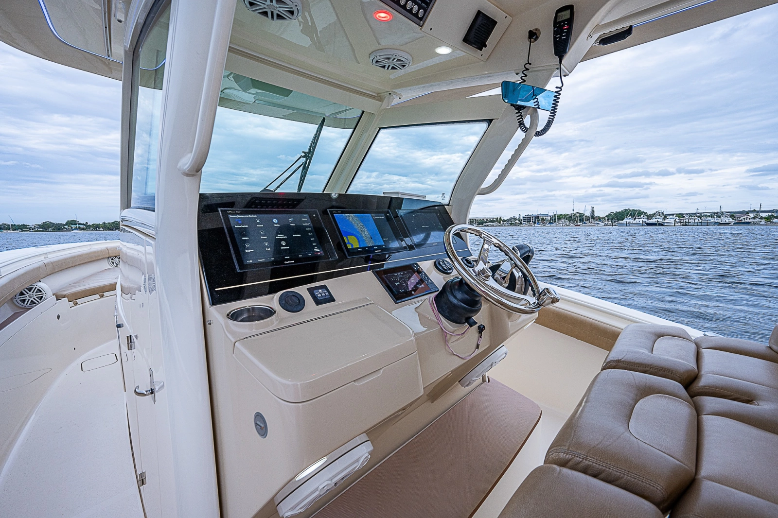 2018 Scout 355 LXF