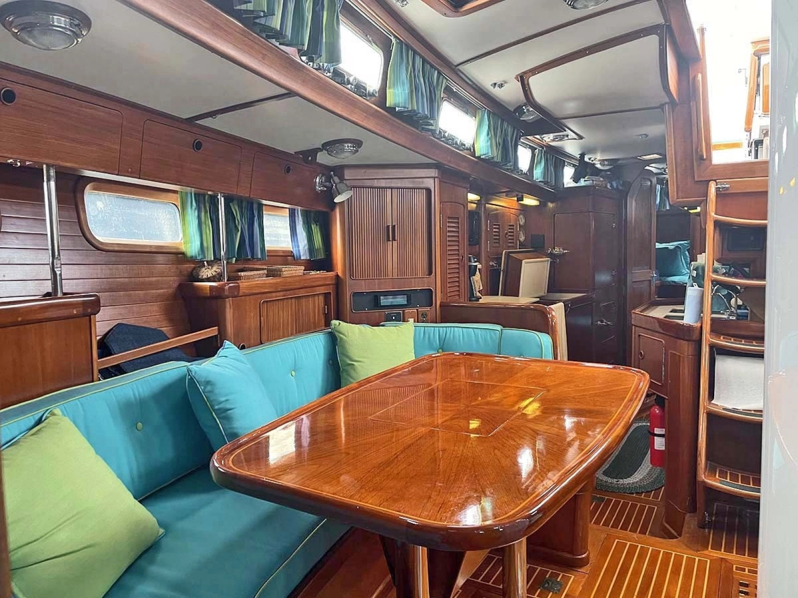 Stbd Salon Looking Aft