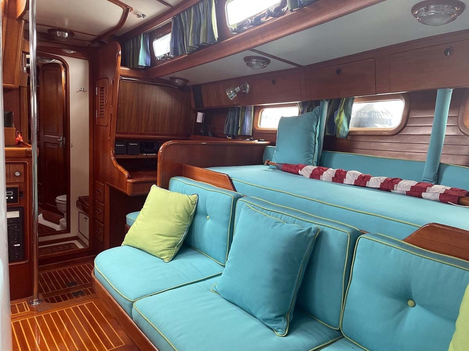 Main Salon with Pilot Berth