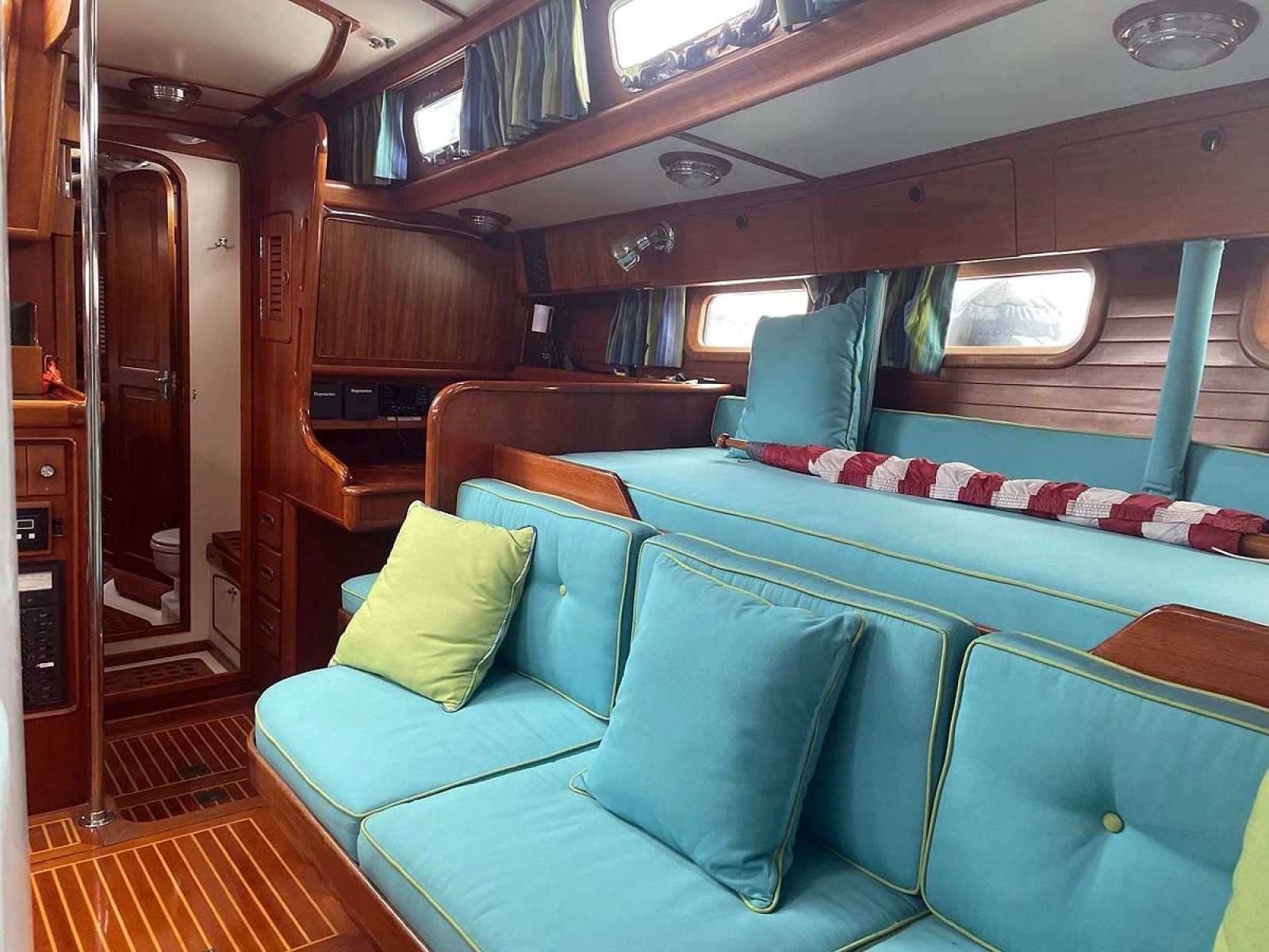 Main Salon with Pilot Berth