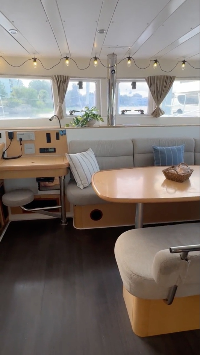 2014 Lagoon 421