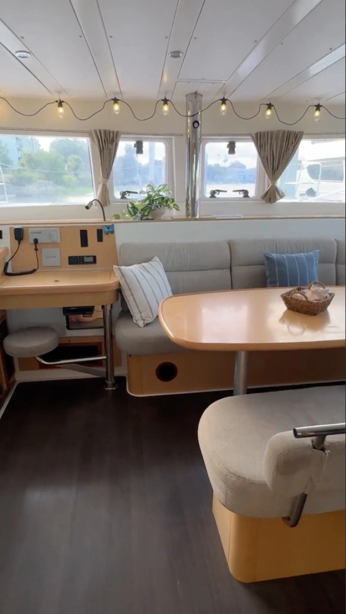2014 Lagoon 421