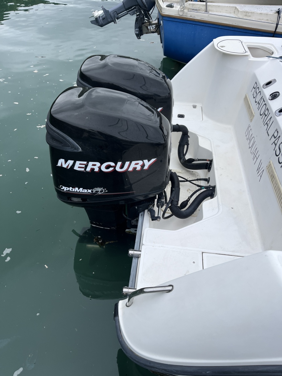 2001 Boston Whaler Conquest 28