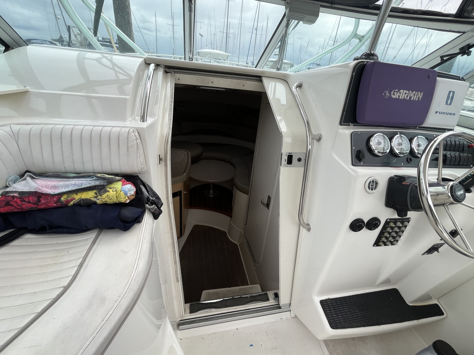 2001 Boston Whaler Conquest 28