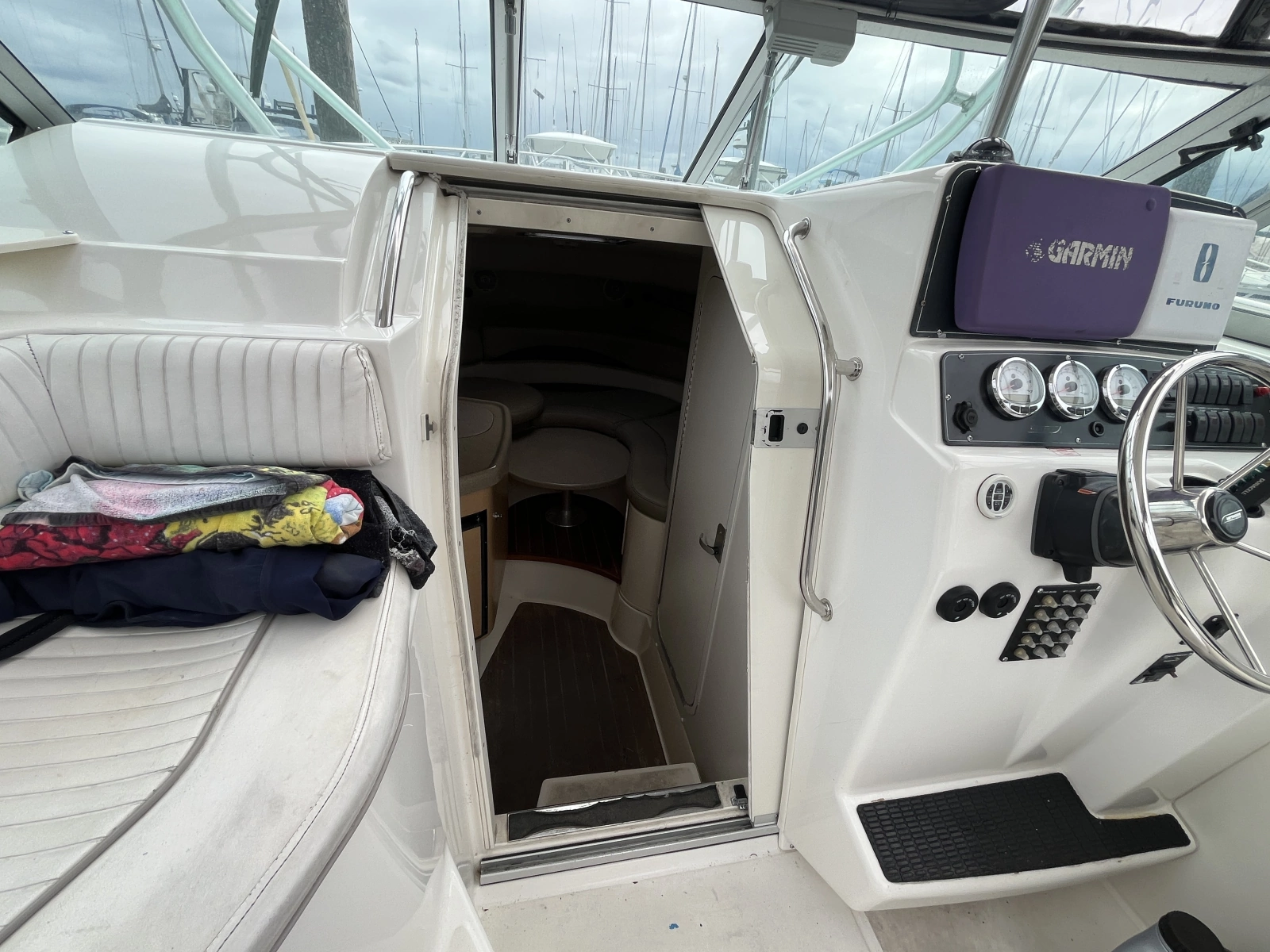 2001 Boston Whaler Conquest 28