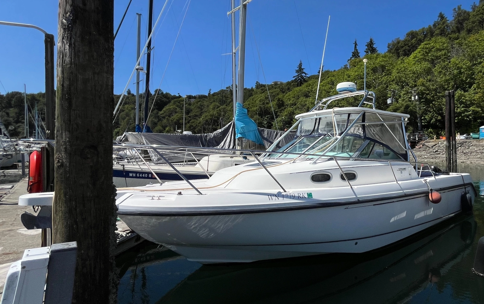 2001 Boston Whaler Conquest 28