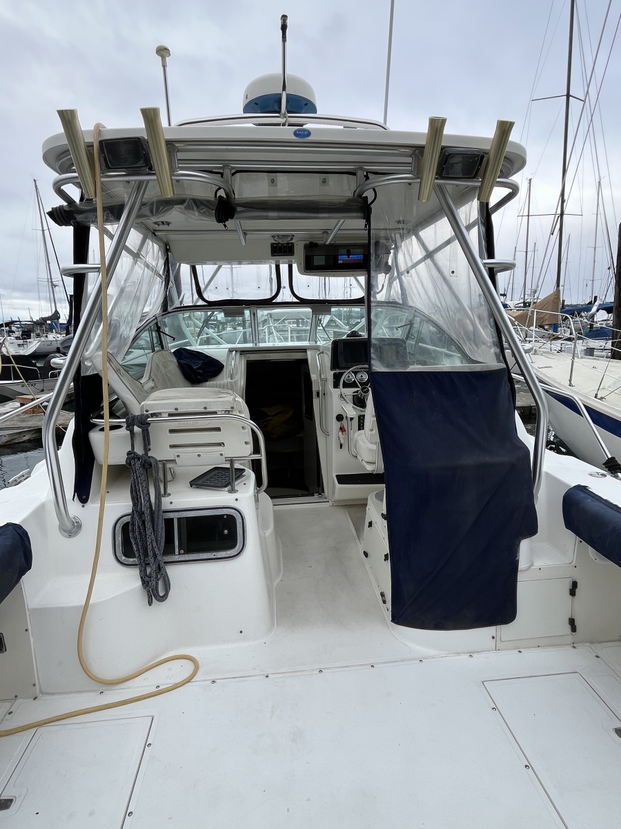 2001 Boston Whaler Conquest 28