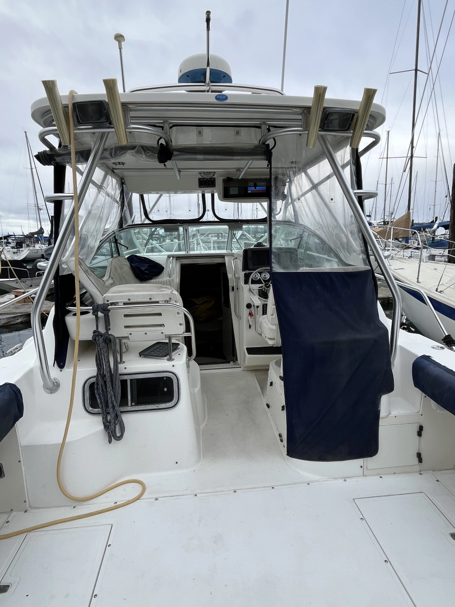 2001 Boston Whaler Conquest 28