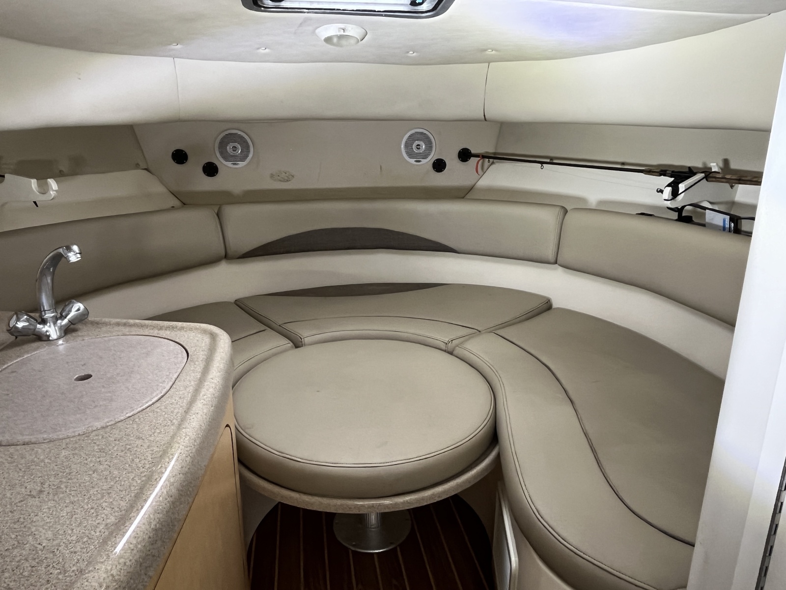 2001 Boston Whaler Conquest 28