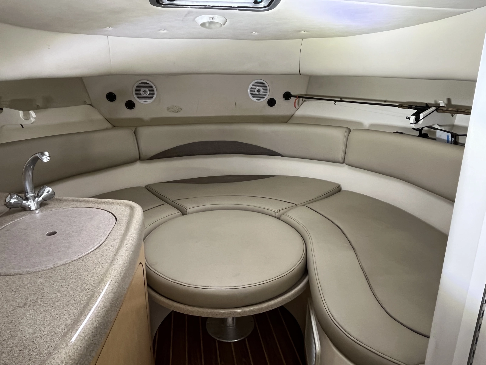 2001 Boston Whaler Conquest 28
