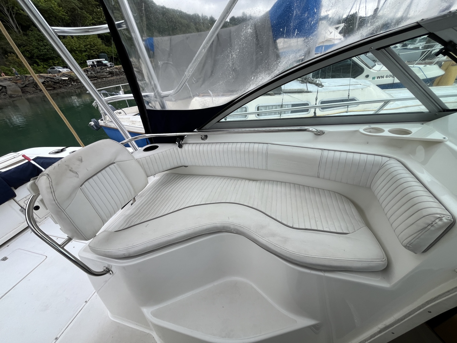 2001 Boston Whaler Conquest 28