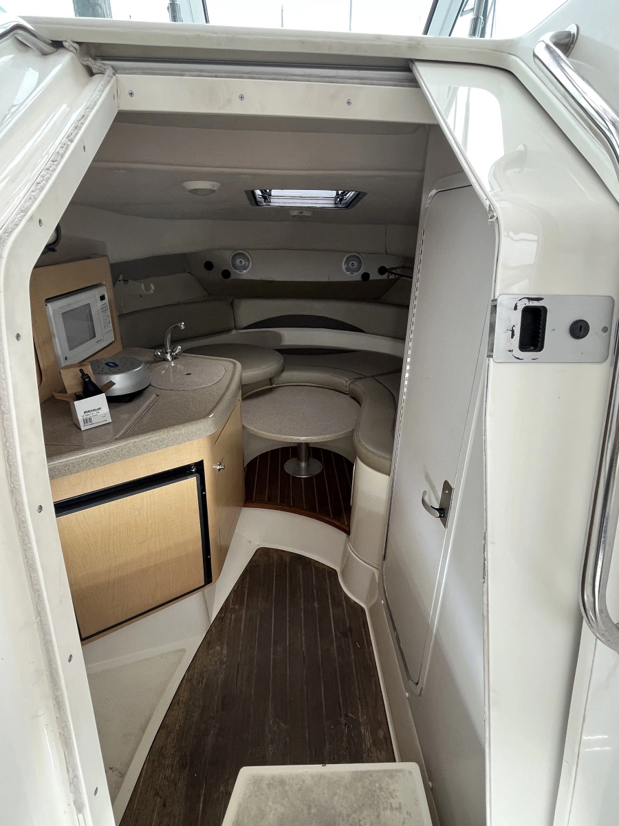 2001 Boston Whaler Conquest 28